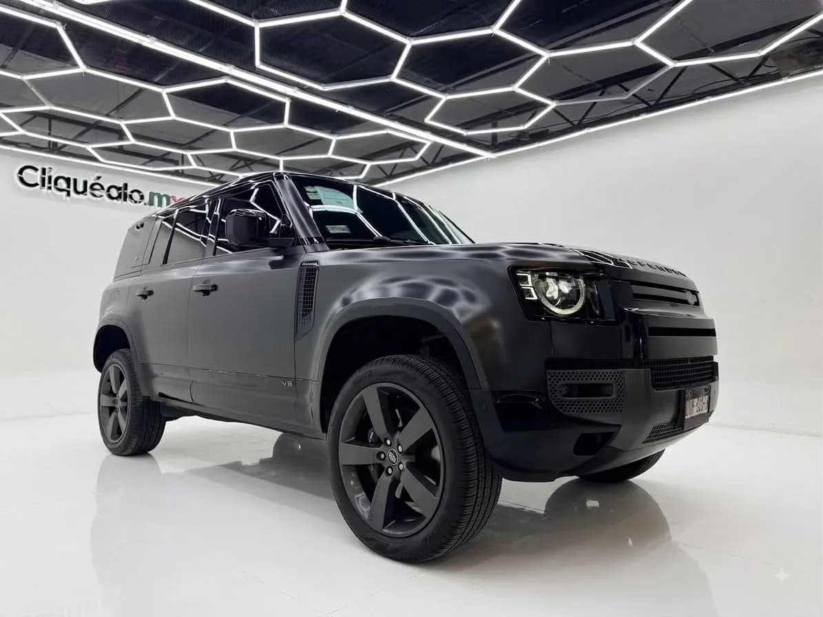 Land Rover Defender 2023