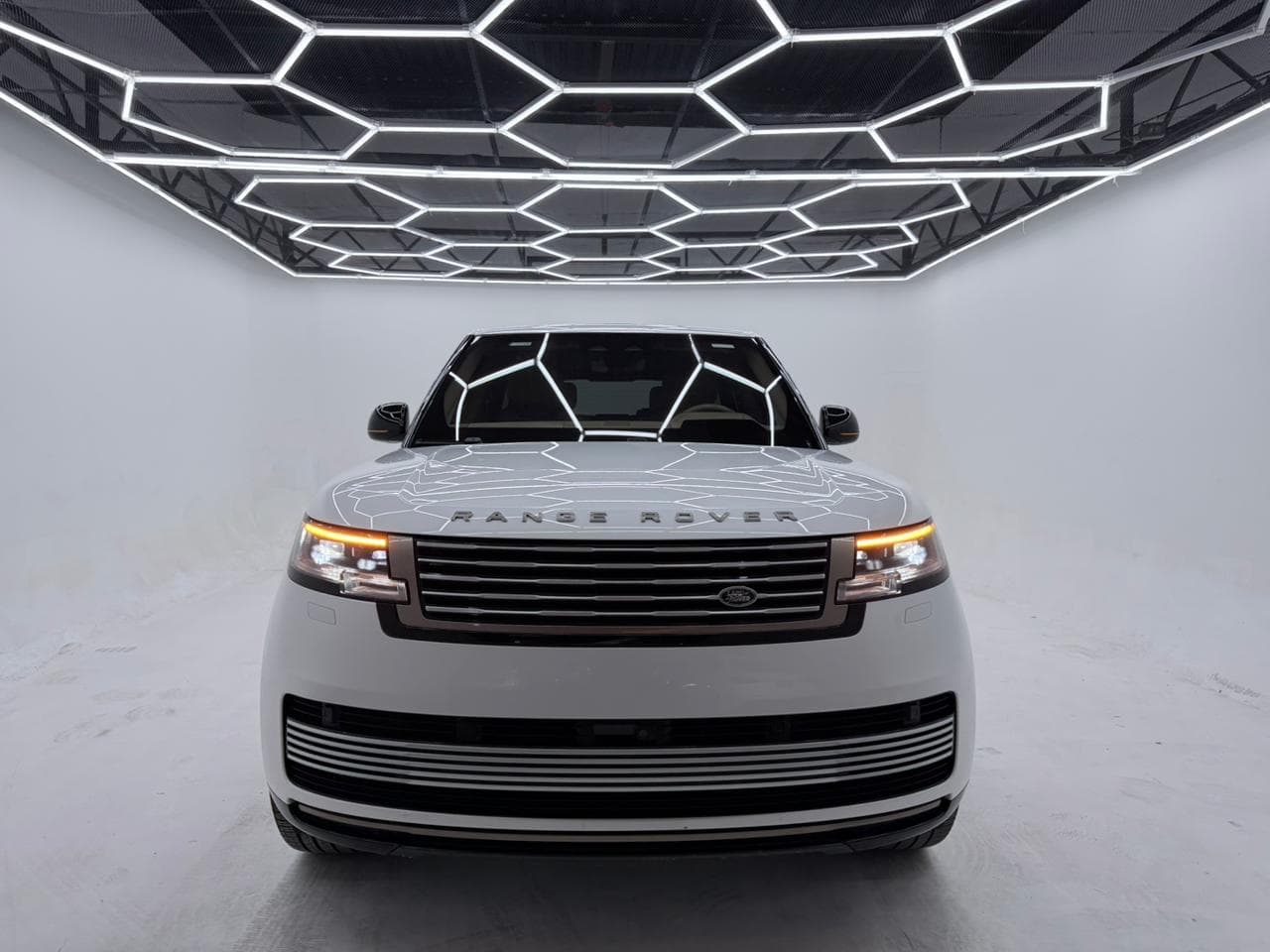 Land Rover RANGE ROVER SV 2023